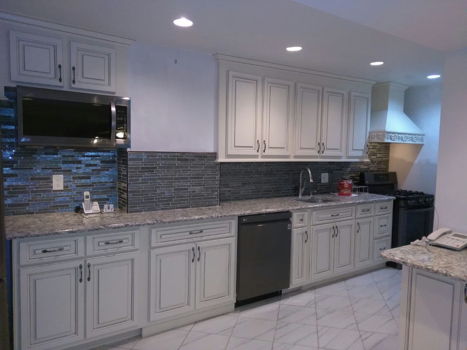 A kitchen completed by New Look Kitchen Refacing