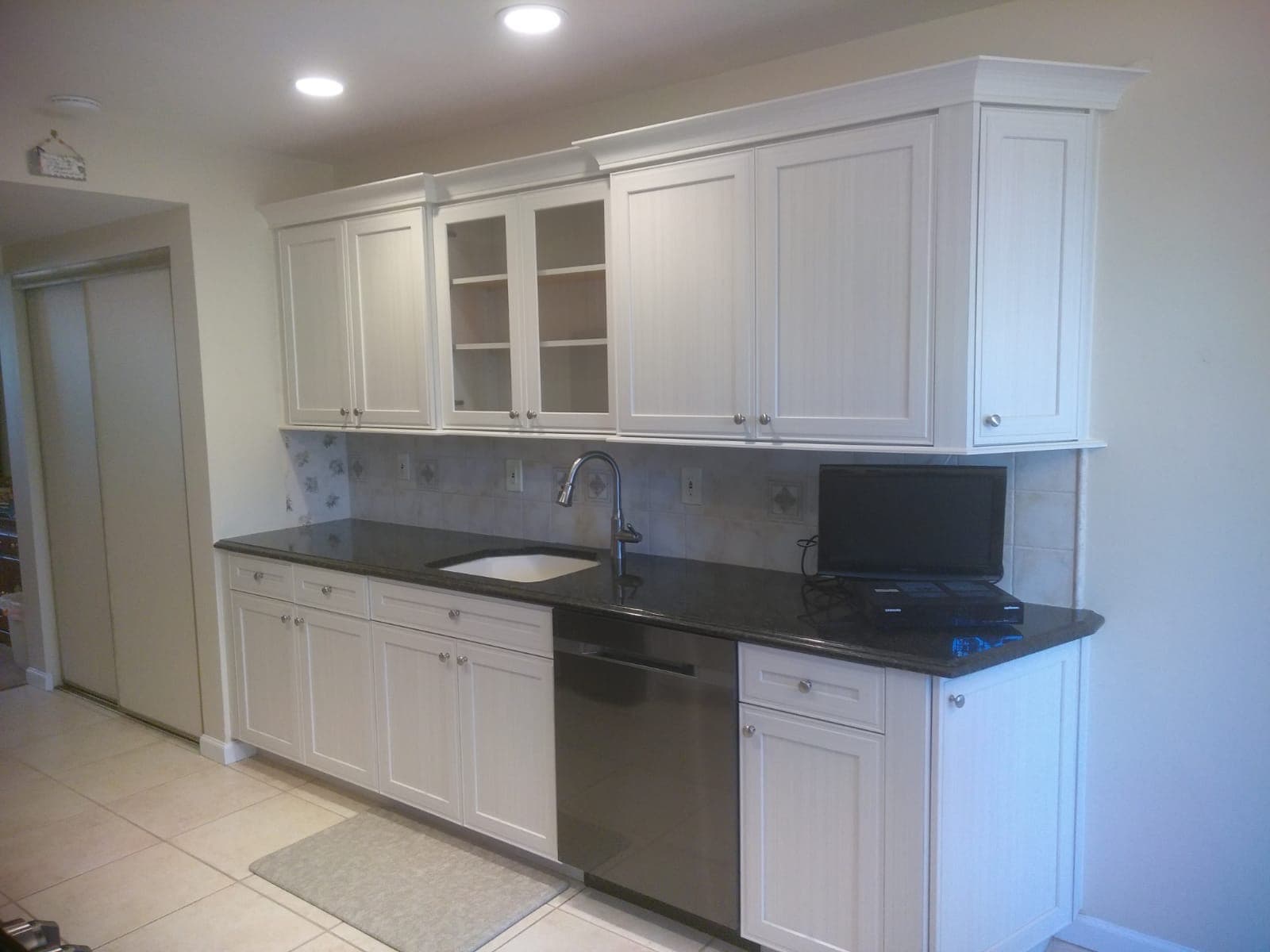 A kitchen completed by New Look Kitchen Refacing
